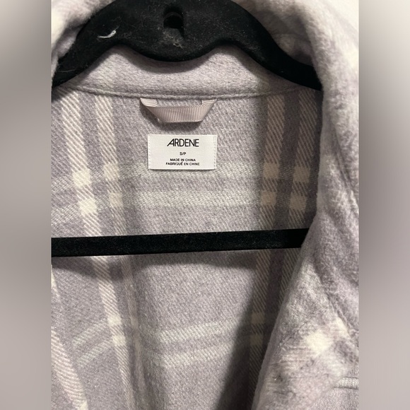 Ardene grey and white plaid shacket. Size small - Picture 5 of 5